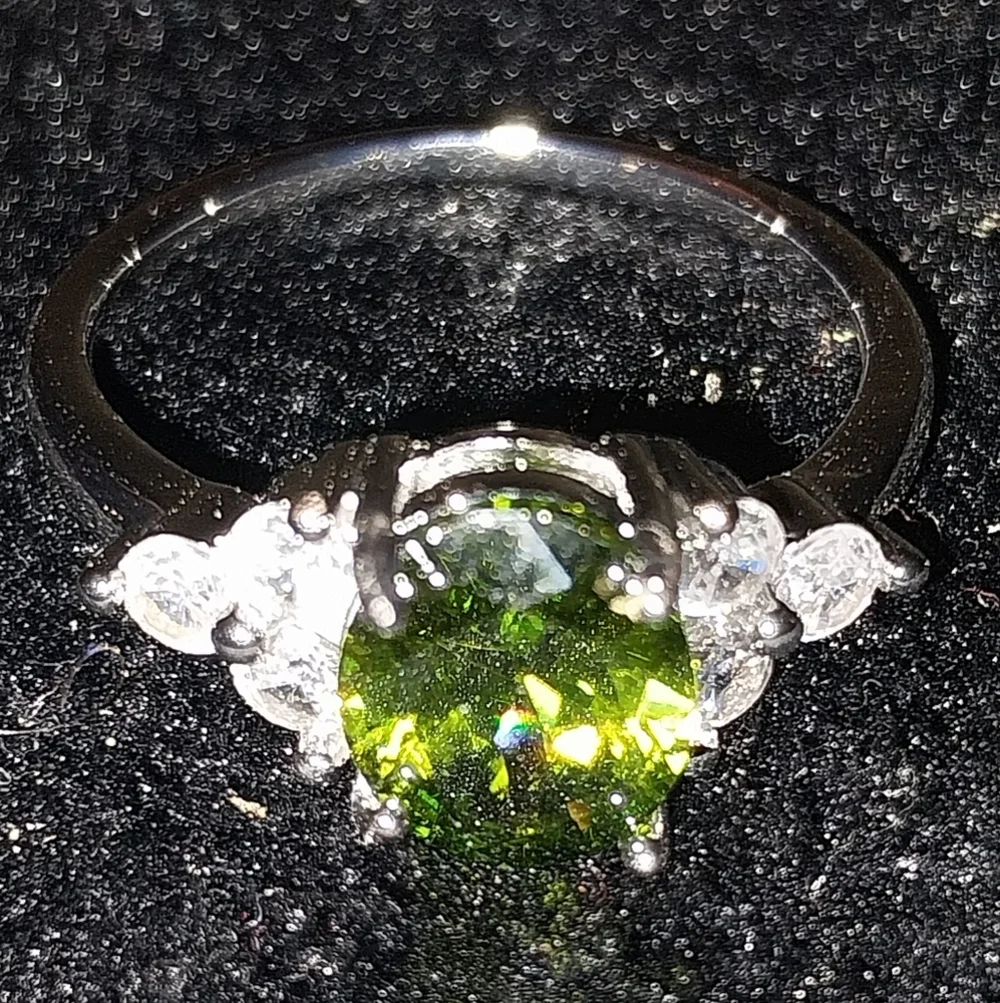 925 Dazzling 8 Ct Brilliant Cut olive green Gem Stone Engagement Ring Sz 10